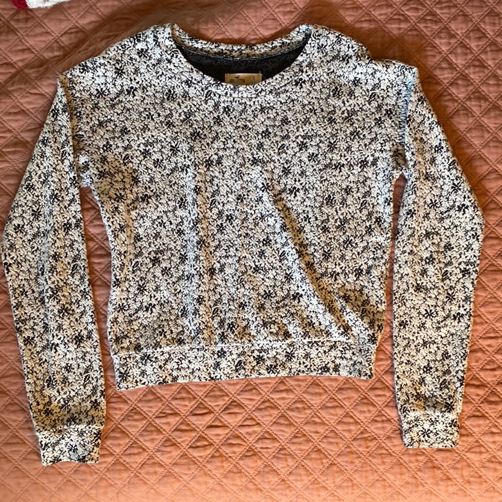 Hollister black and white floral design top